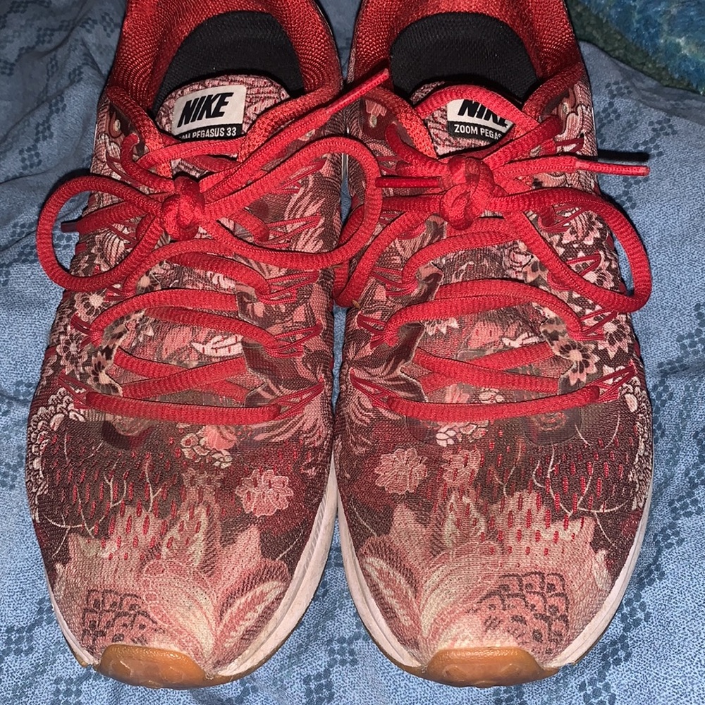 RED FLOWER NIKE PEGASUS SZ 8